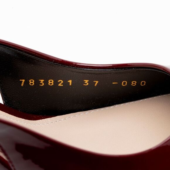 Gucci Patent Leather Chain Logo Signoria Slingback Pumps - Size 7 / 37 - Picture 4 of 8